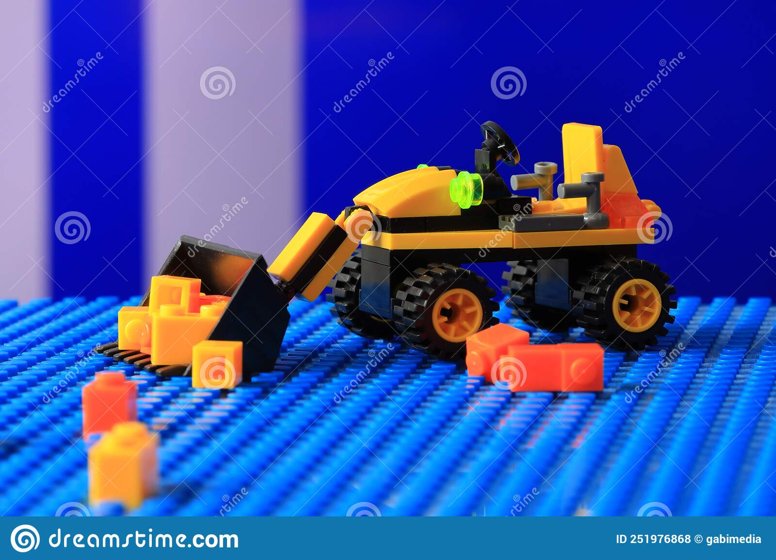 Mini excavator, jucarie pentru copii din piese de constructie