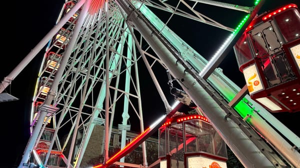 Târg de Crăciun Ploiești 2025 – Acolo unde orașul se transformă în Republica lui Moș Crăciun